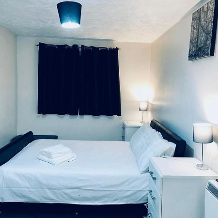 Service Apartment Thamesmead  ภายนอก รูปภาพ