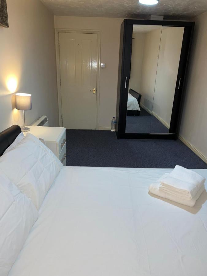 Service Apartment Thamesmead  ภายนอก รูปภาพ